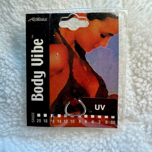 D-Ring with Faceted Bead. - Picture 3 of 8